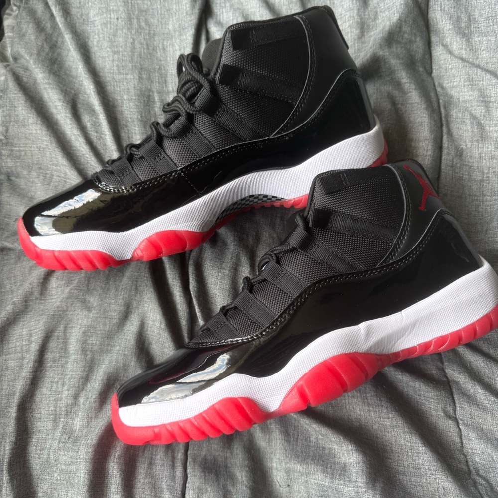 Nike Air Jordan 11 Retro Bred Size M 9.5